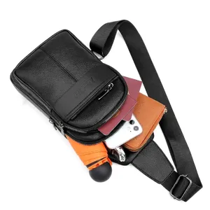 Bolso de pecho de cuero granulado negro para hombre con espacio multi-bolsillo organizado