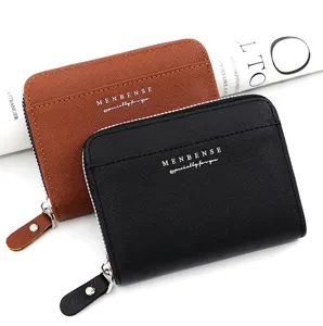 Detalle macro que muestra la textura del cuero en carteras para hombre negro y marrón