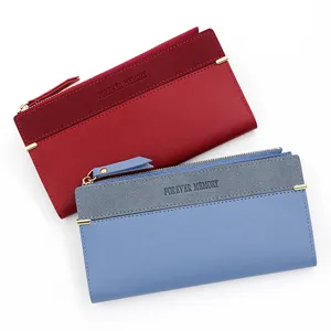 Elegante lange damesportemonnees in rood en blauw met een stijlvol mat patchwork-ontwerp
