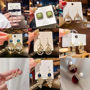 Fashionable Alloy Rhinestone Artificial Pearl Earrings Korean Style Minimalist Stud Earrings For Women Jewelry Gift