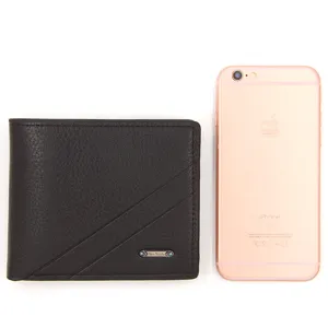 Portafoglio bifold da uomo in pelle marrone martellata con riferimento per le dimensioni
