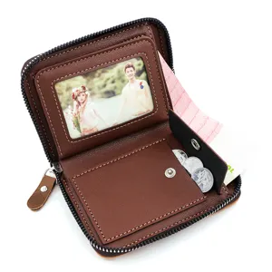 Cartera corta marrón para hombre de cuero esmerilado con cremallera y compartimento para monedas