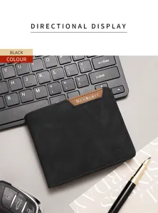 Portafoglio corto nero premium da uomo con logo MenBense su scrivania da ufficio