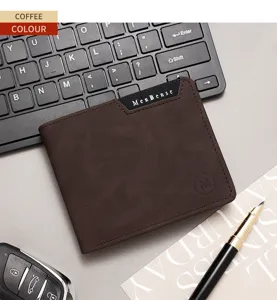 Vista dettagliata del portafoglio MenBense marrone caffè con logo e trama di classe