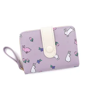 Petit portefeuille lavande pour femme avec motif lapin et fleurs, dragonne incluse
