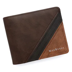 Portafoglio bifold da uomo con design patchwork color-block e logo MenBense su fondo bianco.