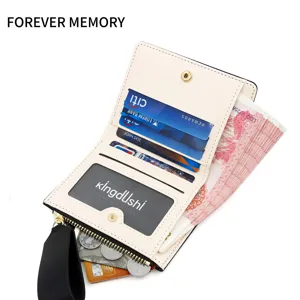 Elegante cartera corta para mujer en color crema con bolsillo para monedas y tarjetero