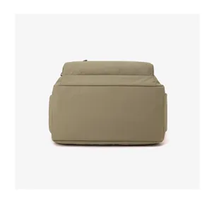 Vue arrière d'un sac à dos en nylon imperméable kaki durable de grande capacité