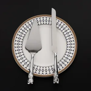 Hochzeitstorten-Besteckset aus Edelstahl mit verzierten herzförmigen Kristallgriffen