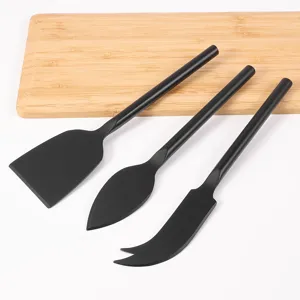 3-piece black stainless steel butter knife and cheese spreader set for baking desserts.