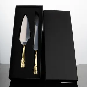 Elegantes Tortenbesteck Set in Gold mit Herzdesign in schwarzer Geschenkbox