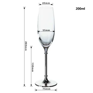 Detailliertes 200-ml-Champagnerglas mit silbernem Metallsockel und Größenangaben