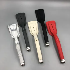 Multifunktionale hitzebeständige Silikon-Grillzange und Pfannenwender-Set für Steaks.