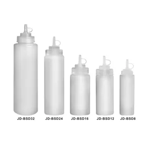 Cinque dimensioni di bottiglie spremibili in plastica con codici per salse e condimenti.