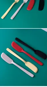 Spalmaburro in silicone colorato resistente al calore e coltelli per marmellata in 4 colori.