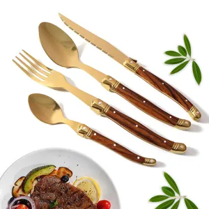 Elegante set di 4 posate in acciaio inossidabile dorato con manici effetto legno per bistecca