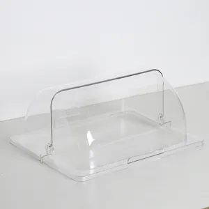 Detaillierte Ansicht einer transparenten Acryl-Abdeckhaube für Brot und Gebäck