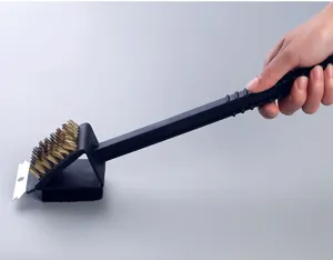 Spazzola per barbecue 3 in 1 con manico lungo ergonomico, raschietto e setole in ottone.