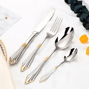 Elegantem 304 Edelstahl-Besteckset mit goldgeprägten Griffen für gehobenes Essen