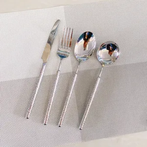 Set de couverts élégant en acier inoxydable 304 avec manches à motif losanges, couteau et fourchette
