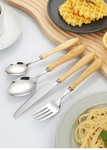 Juego de cubiertos de 4 piezas de acero inoxidable 304 con elegantes mangos de fresno