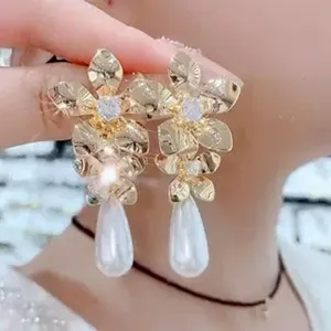 Französische Vintage Blumen Quasten Ohrringe Kupferlegierung Strass Künstliche Perle Ohrhänger Elegante Leichte Luxus Damen Schmuck