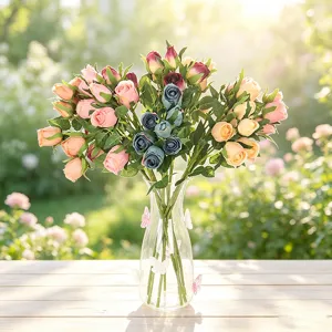 Kunstmatige retro rozen bloemenboeket in glazen vaas voor thuis bruiloft tuinhotel decoratie