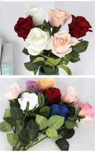 Dettaglio di rose artificiali idratanti multicolori con texture realistica