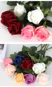 Rose artificiali colorate con realistica consistenza idratante per decorazioni casa