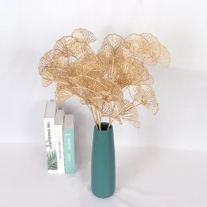 Eleganti steli di foglie di ginkgo artificiali dorati per decorazioni floreali casa