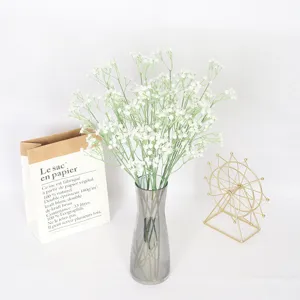Kunstmatige gipskruid plastic bloemenboeket voor thuis, hotel, bruiloft en valentijnsdecoratie.