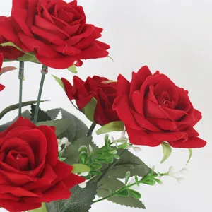 Bouquet di rose rosse artificiali in velluto 7 teste finte per decorazione casa matrimonio