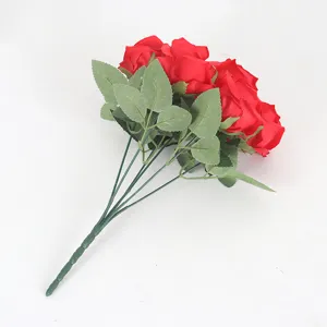 Bouquet di 6 rose artificiali rosse realistiche per eleganti decorazioni per casa e matrimoni