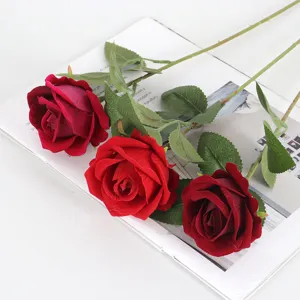 Rosas artificiales de terciopelo rojo realistas para decoraciones de boda y San Valentín