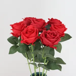 Bouquet di rose rosse artificiali fiori finti per decorazione casa matrimonio