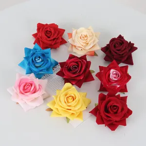 Kunstmatige fluwelen rozenhoofden kleurrijke neprozen voor huwelijksfeest decor handwerk
