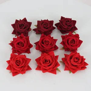 Kunstmatig fluwelen rozen bloemhoofdjes voor huwelijksdecoratie DIY ambachten rode bloemen.