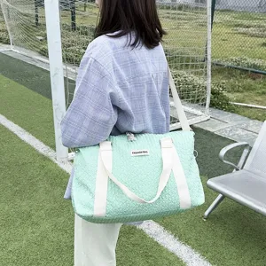 Casual fashion quilted yoga bag travel handbag large capacity shoulder bag detail view