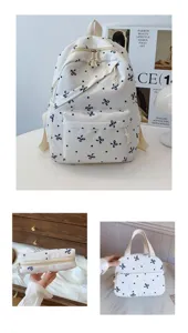 Vista detallada del conjunto de mochila blanca con lazos, estuche y bolso a juego.