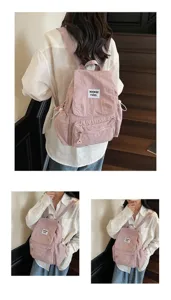 Vista dettagliata da più angolazioni di uno zaino in nylon rosa indossato da modella