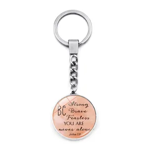 Metalen sleutelhanger met bijbeltekst Jozua 1:9 inspirerend citaat Strong Brave Fearless