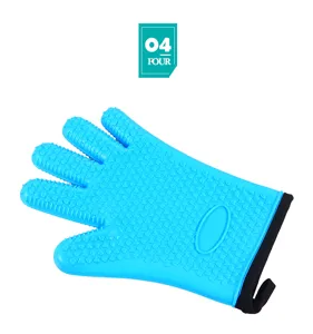 Detailansicht des blauen Silikon-Fünffinger-Topfhandschuhs mit Anti-Rutsch-Herzstruktur.