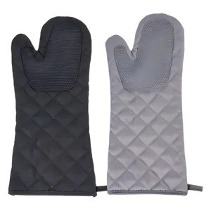 Thickened cotton oven mitts with heat resistant silicone grip for baking and microwave safety.