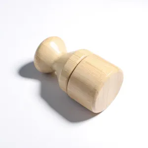 Detailaufnahme des Bambus-Ölauftragers mit feiner Holzmaserung für die tägliche Küchenpflege.