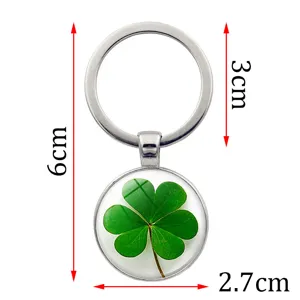 Detailed dimension diagram of a lucky four-leaf clover keychain showing 6cm total length.