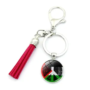 Porte-clés drapeau palestinien avec pompon rouge et symbole de paix sur fond blanc