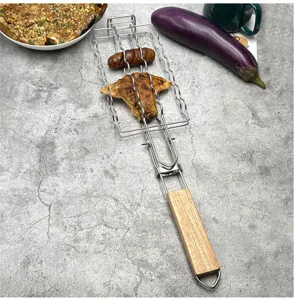 Cestello per barbecue in acciaio inossidabile con manico in legno per campeggio all'aperto.