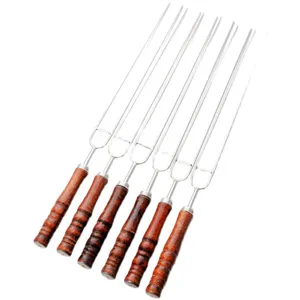 Brochettes de barbecue en acier inoxydable avec poignées en bois, lot de 6 pièces.