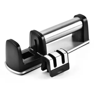 Vista dettagliata dell'affilatore a rullo con base magnetica e doppio disco.