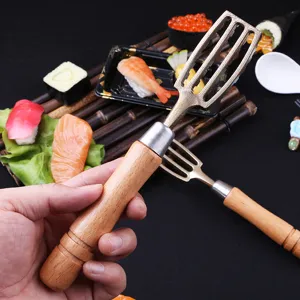Professionele Japanse vissenschubbenkrabber van messing met ergonomisch houten handvat